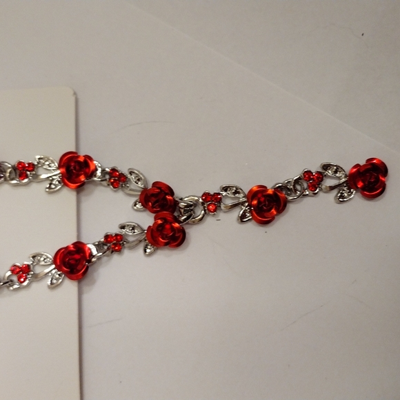 4XHP!! NWT Beautiful Blood Red Sparkling Roses Necklace & Earrings Set! - Picture 5 of 8